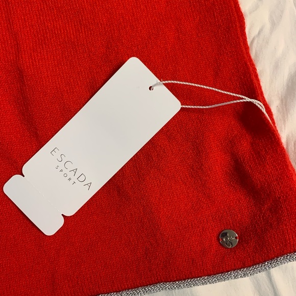 Authentic Escada New cashmere scarf - Picture 2 of 4